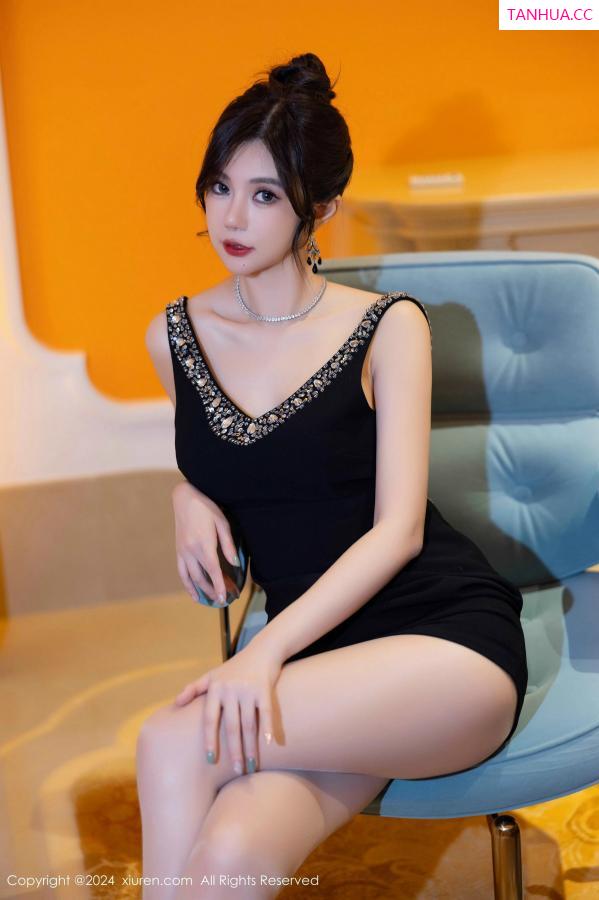 綺裡嘉 绮里嘉 [XiuRen]高清写真图 2024.12.13 No.9596 绮里嘉ula 丝袜美腿第9张图片
